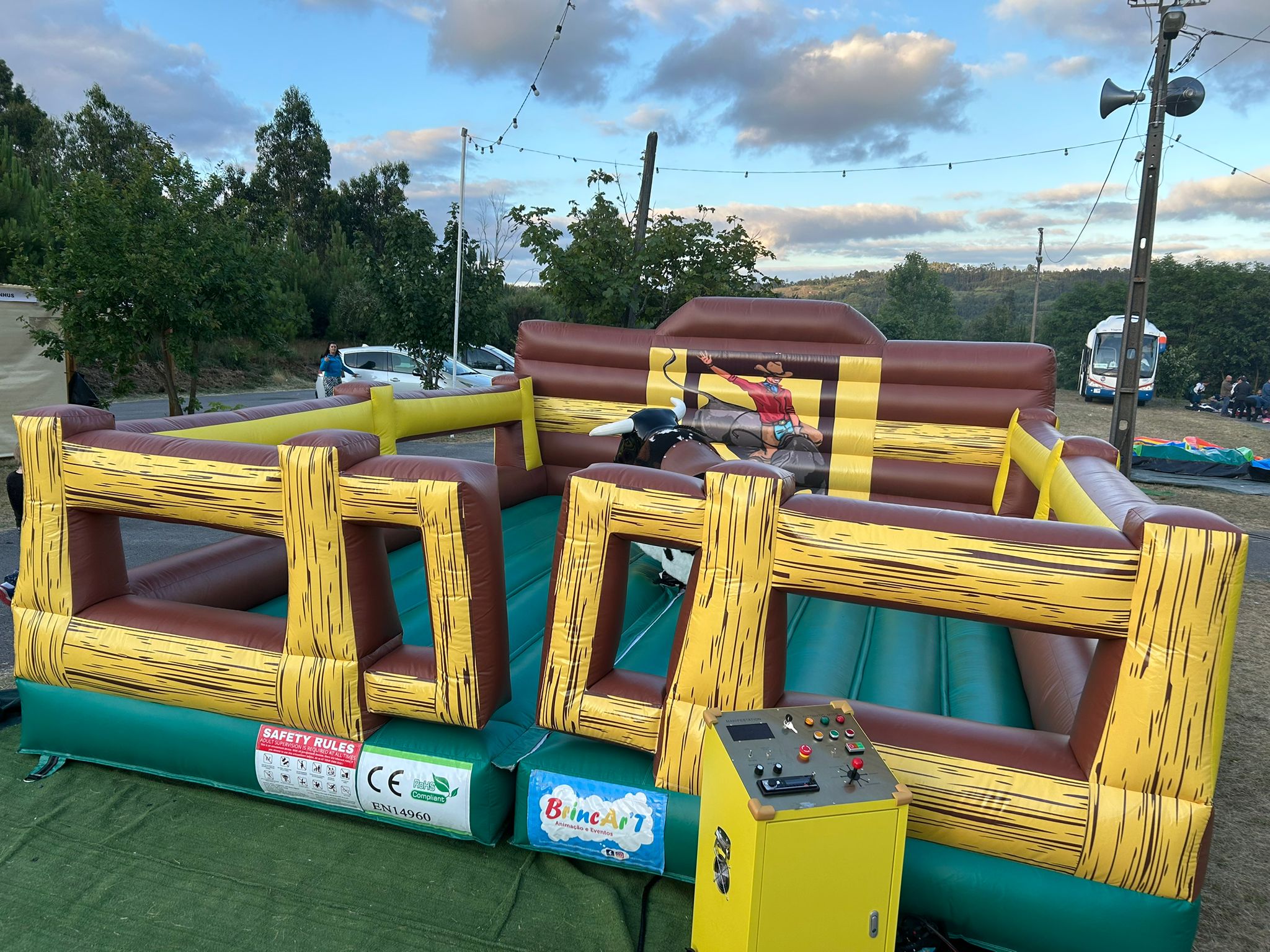 Touro Mecânico Insuflável